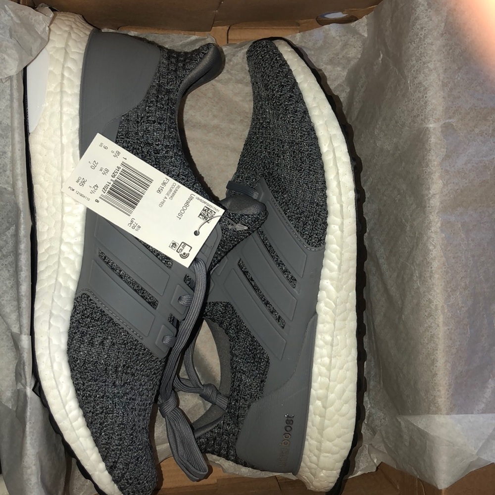 adidas UltraBOOST Men’s US 9 Gray